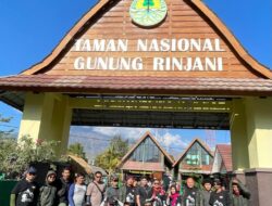 Rinjani Clean Up Trek : Upaya FEBI UIN Mataram Jaga Keindahan dan Kelestarian Gunung Rinjani