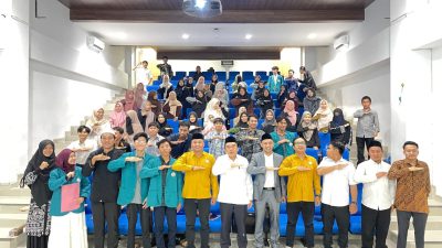 Foto : Prof. Dr. H. Jumarim, M.H.I (Wakil Rektor III) beserta narasumber dan pengurus RMB UIN Mataram